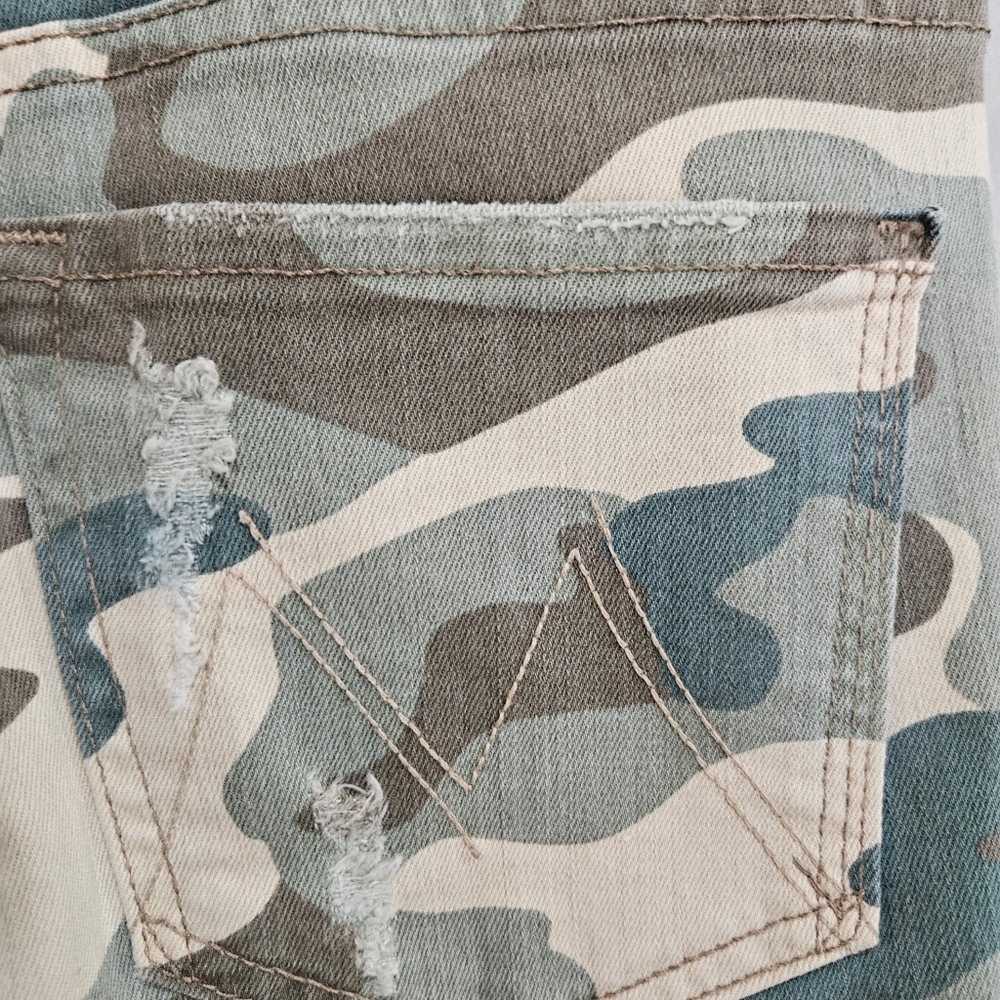 MOTHER Camo High Waisted Looker Ankle Fray - Picture 11 of 13